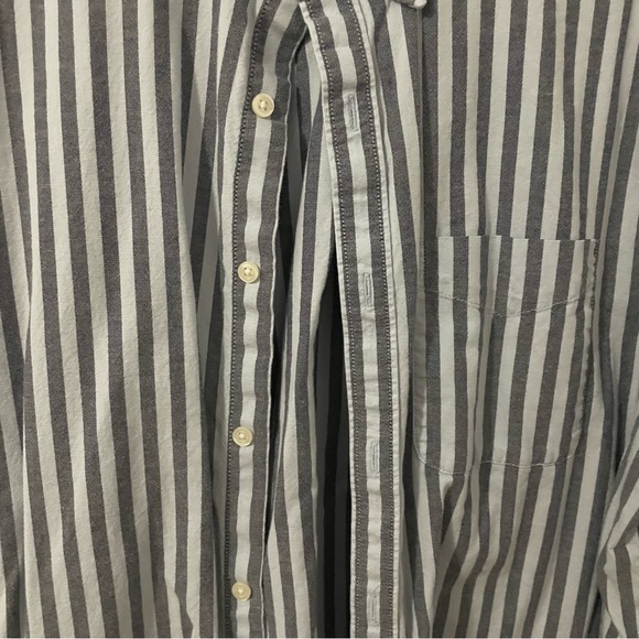 Men’s short sleeve slim fit button down - Picture 2 of 3